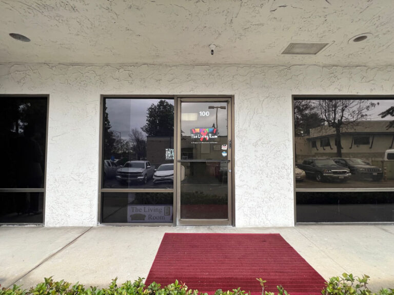 The Living Room 768x576